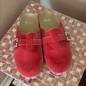 Gianni Bini Women's Vibrant Hot pink Velvet Mules!